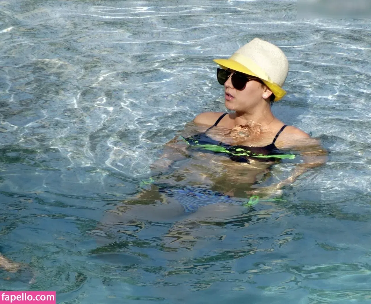 Kaley Cuoco Onlyfans Photo Gallery 