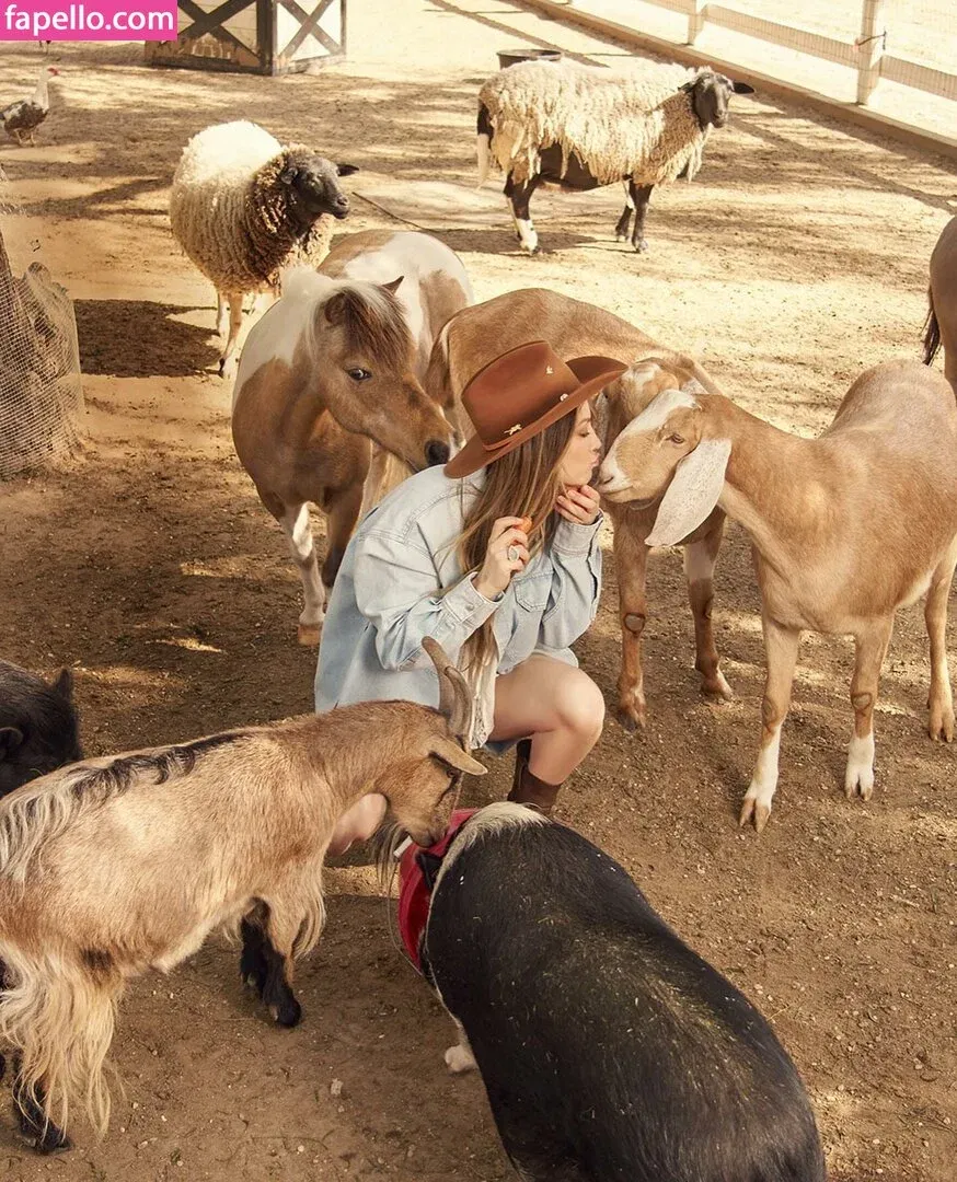 Kaley Cuoco Onlyfans Photo Gallery 