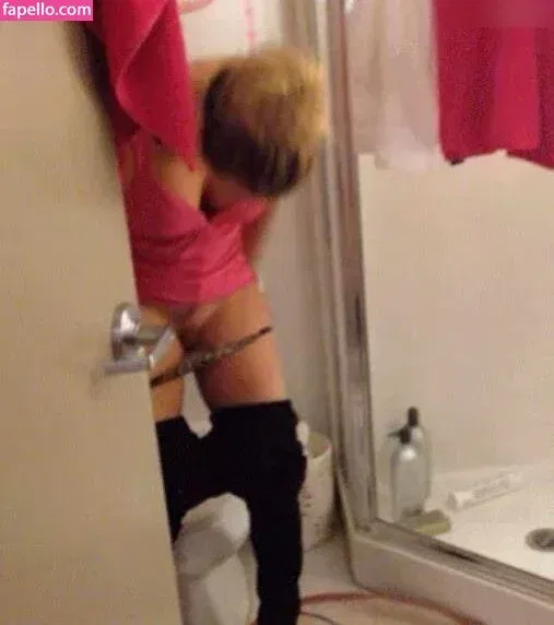 Kaley Cuoco Onlyfans Photo Gallery 