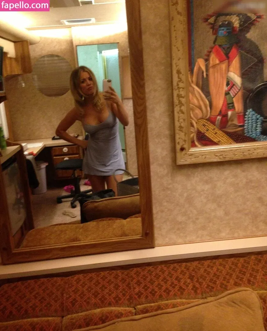 Kaley Cuoco Onlyfans Photo Gallery 