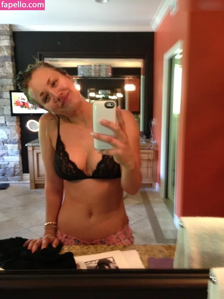 Kaley Cuoco Onlyfans Photo Gallery 