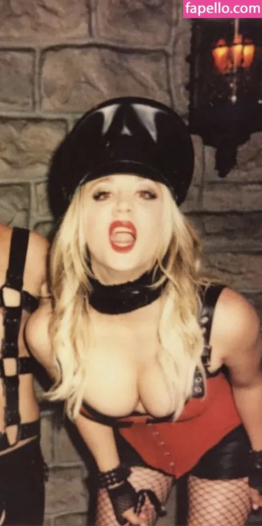 Kaley Cuoco Onlyfans Photo Gallery 