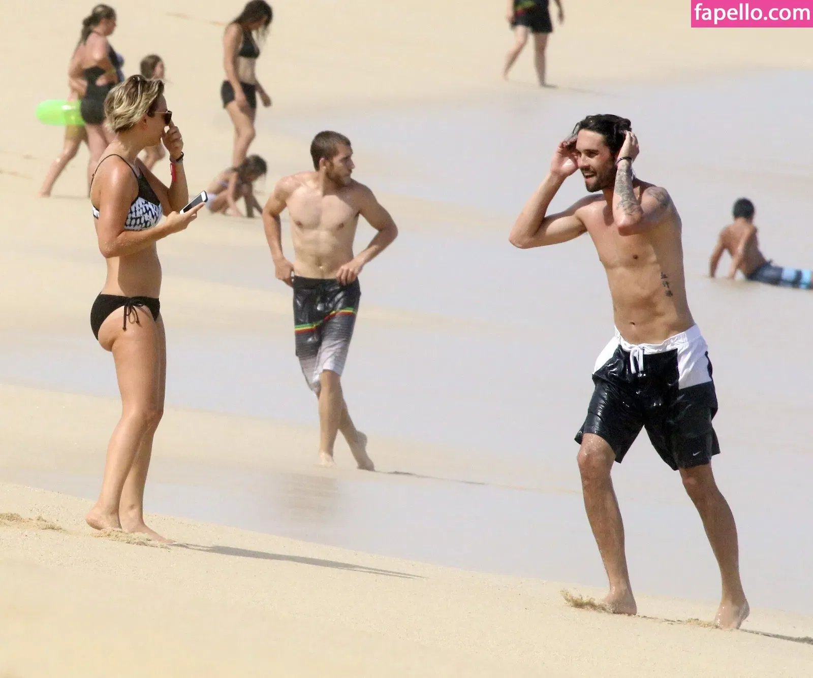 Kaley Cuoco Onlyfans Photo Gallery 