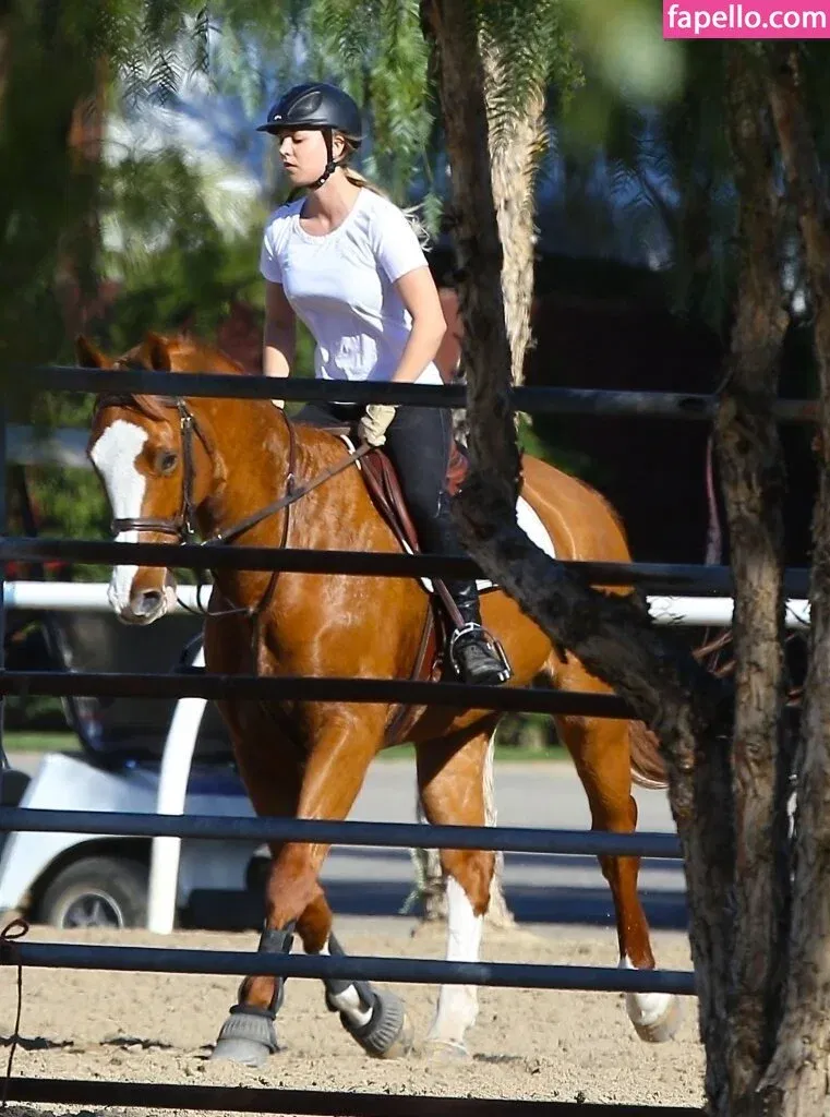 Kaley Cuoco Onlyfans Photo Gallery 