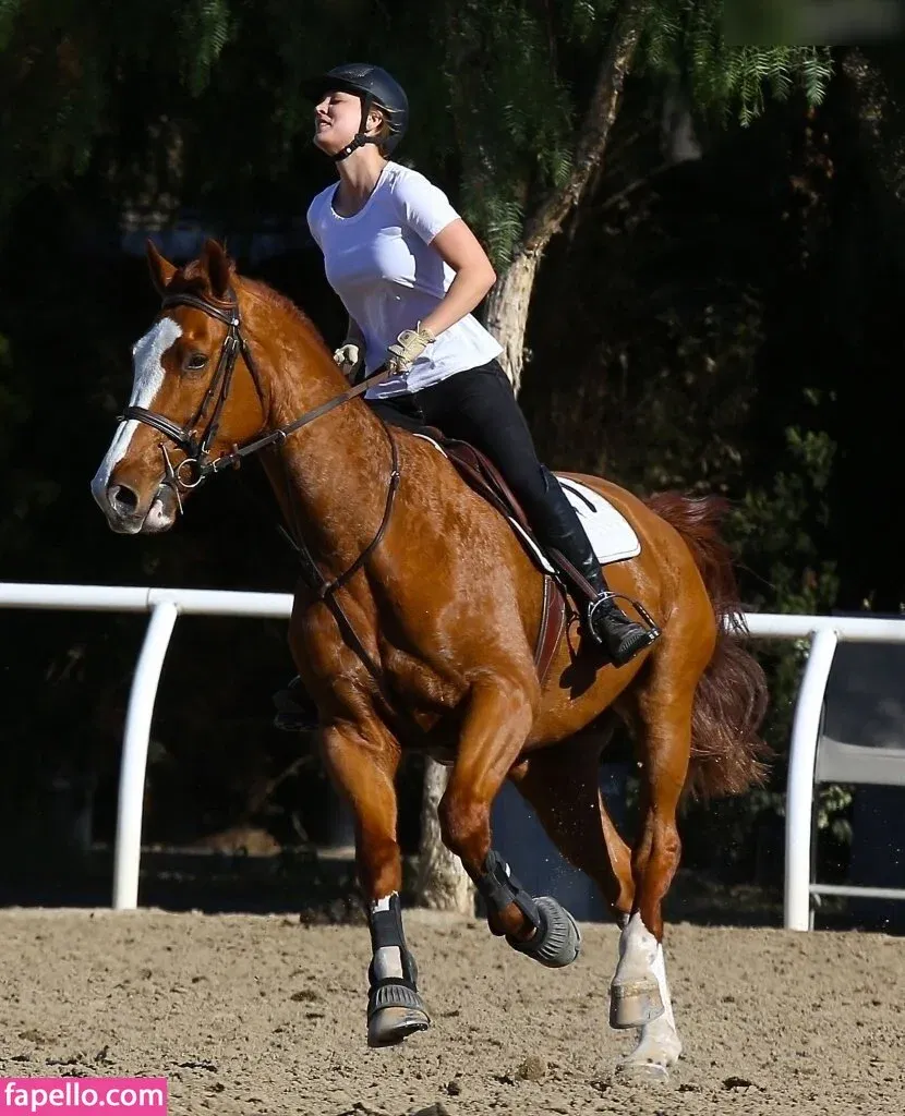 Kaley Cuoco Onlyfans Photo Gallery 