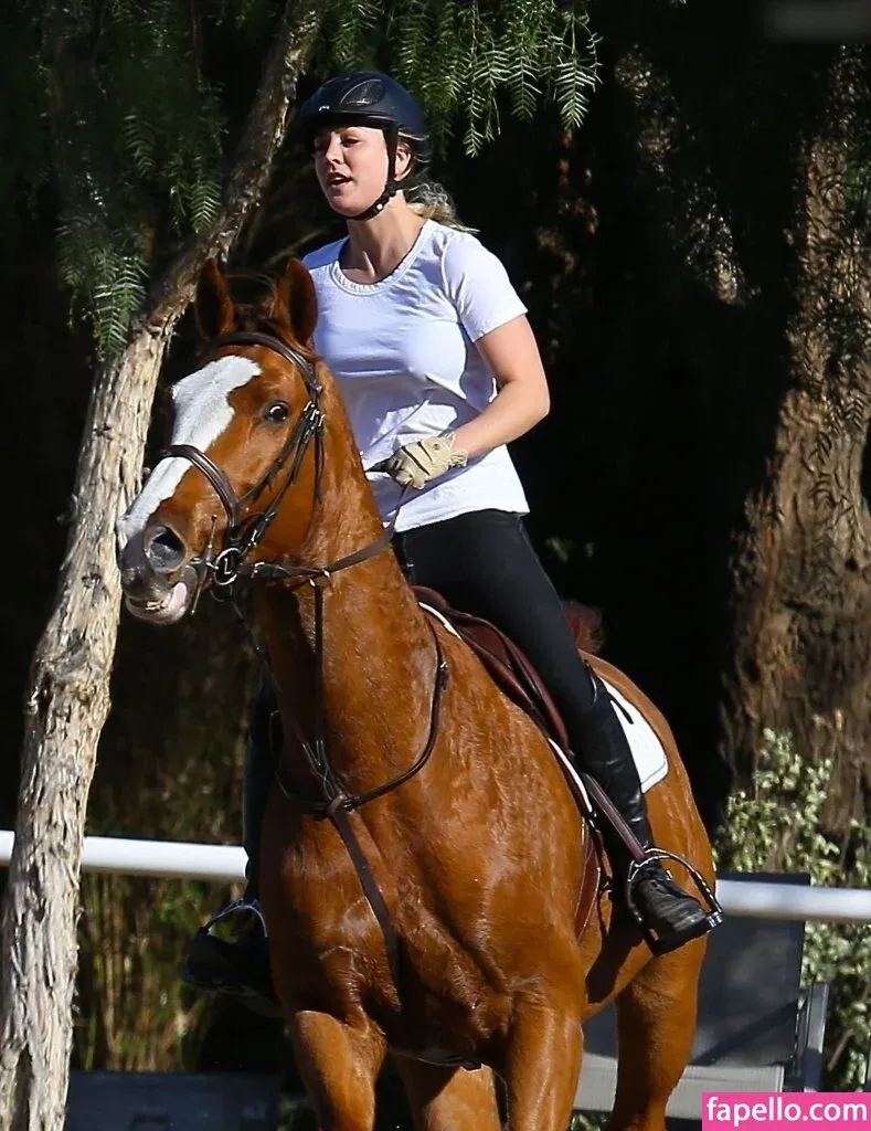 Kaley Cuoco Onlyfans Photo Gallery 