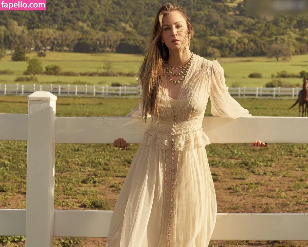 Kaley Cuoco Onlyfans Photo Gallery 