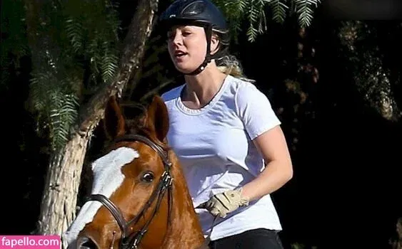 Kaley Cuoco Onlyfans Photo Gallery 