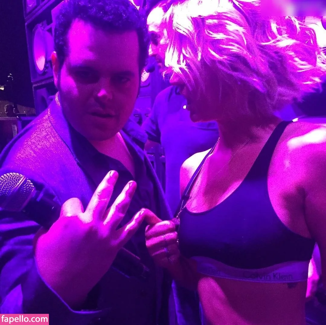 Kaley Cuoco Onlyfans Photo Gallery 