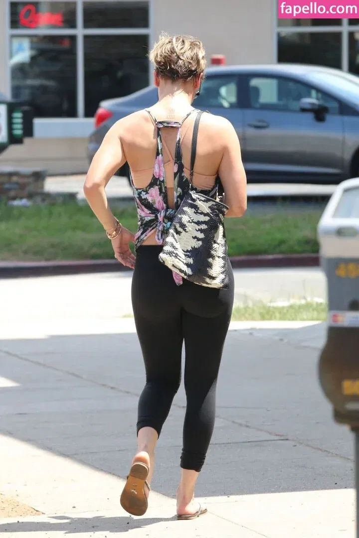 Kaley Cuoco Onlyfans Photo Gallery 