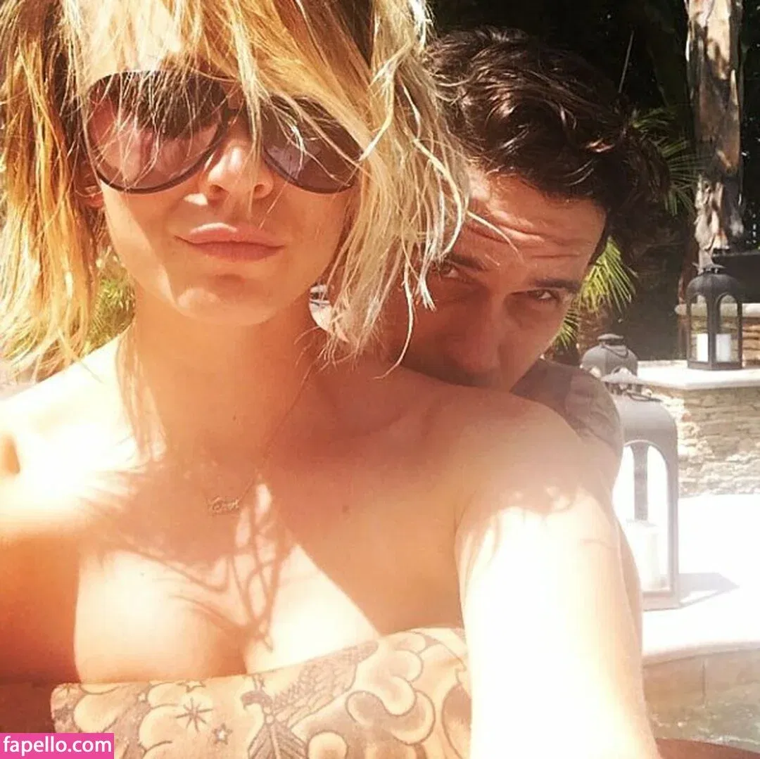 Kaley Cuoco Onlyfans Photo Gallery 