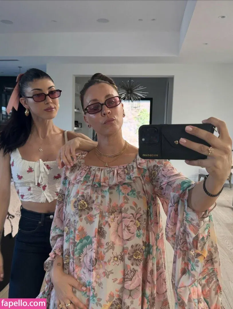 Kaley Cuoco Onlyfans Photo Gallery 