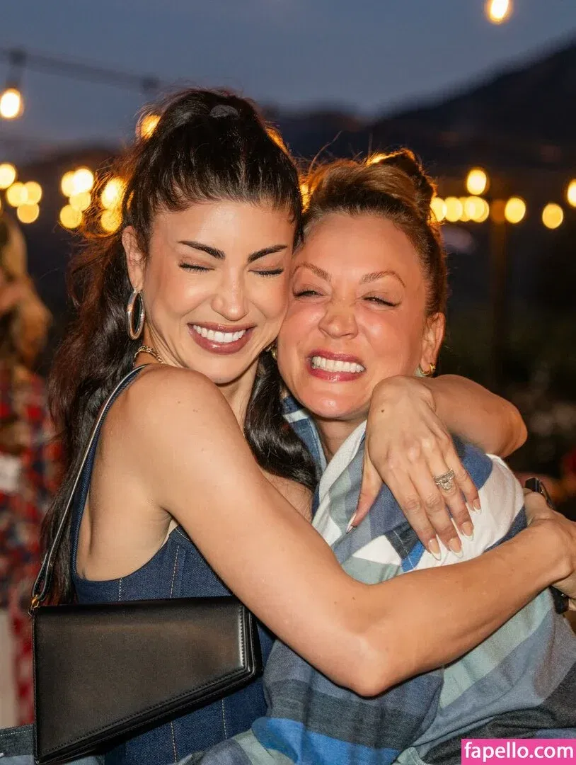 Kaley Cuoco Onlyfans Photo Gallery 