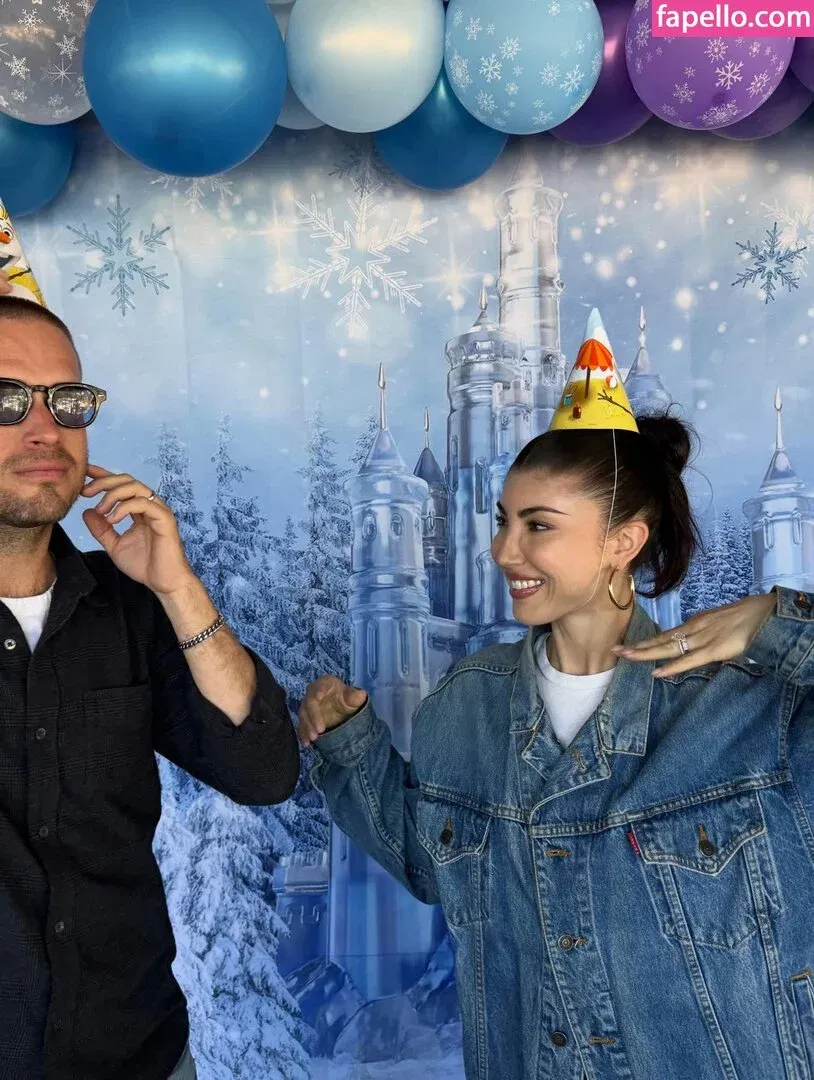 Kaley Cuoco Onlyfans Photo Gallery 