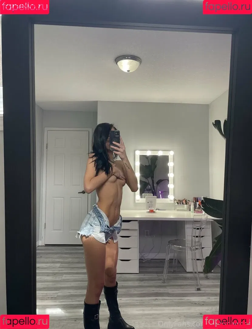 theeonlyalaia Onlyfans Photo Gallery 