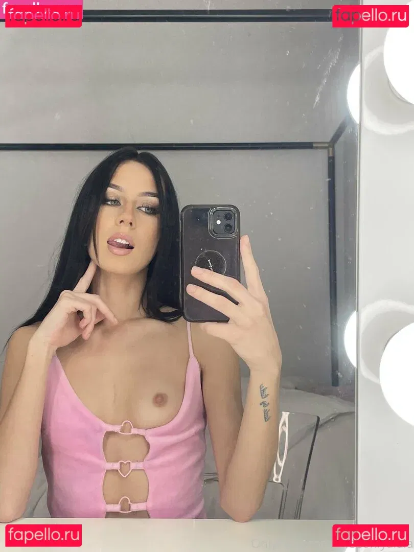 theeonlyalaia Onlyfans Photo Gallery 