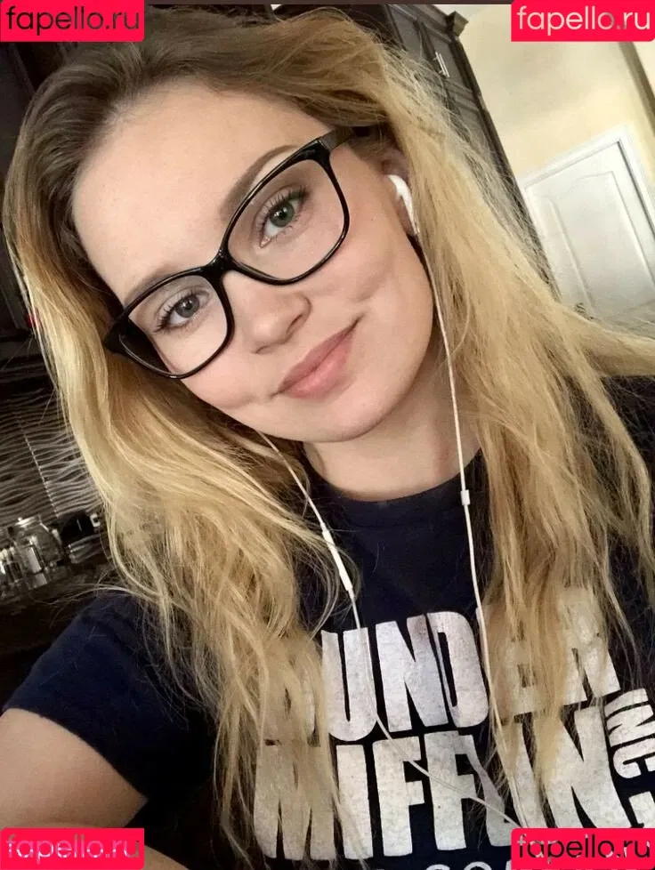 ASMR Darling Onlyfans Photo Gallery 