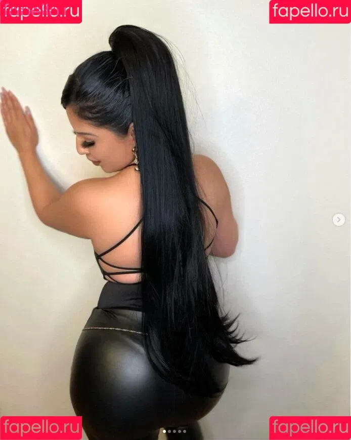 Champagne Chronicles Onlyfans Photo Gallery 