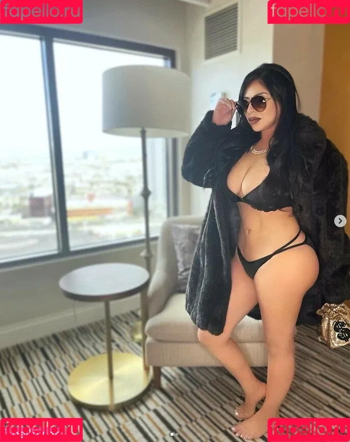 Champagne Chronicles Onlyfans Photo Gallery 