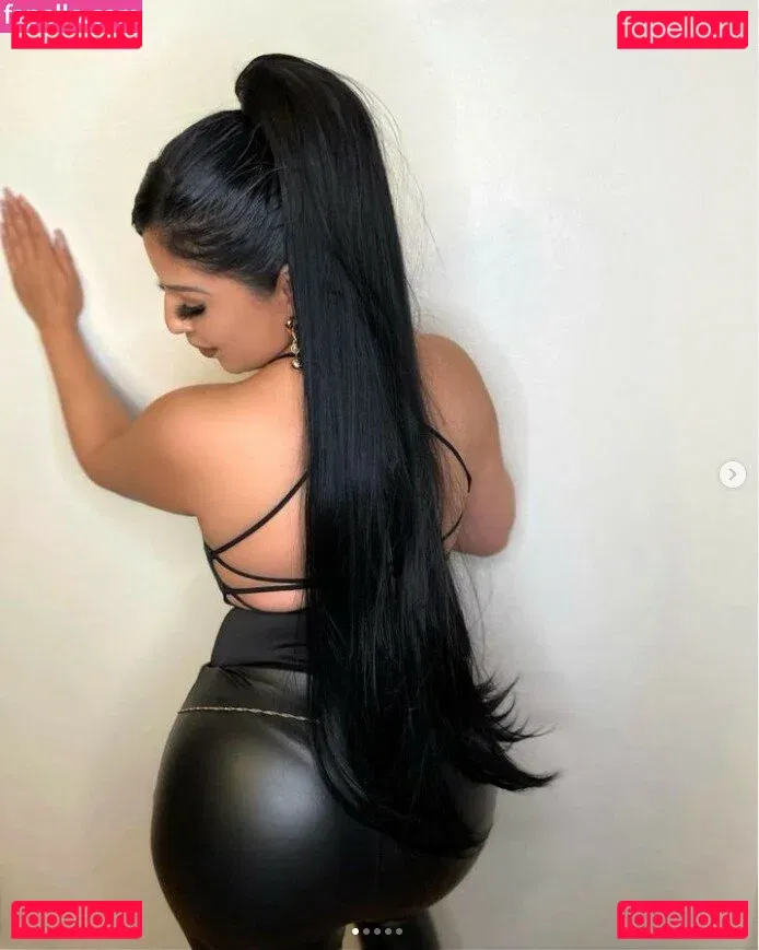 Champagne Chronicles Onlyfans Photo Gallery 