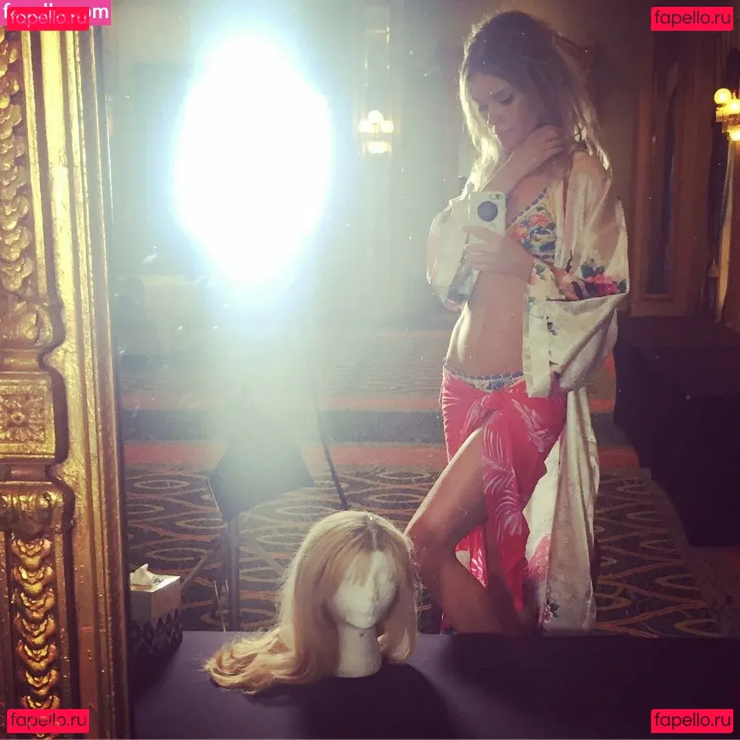 Anita Briem Onlyfans Photo Gallery 