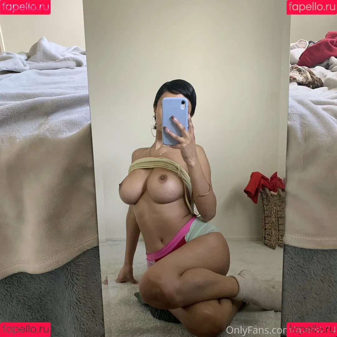 Smokianaaa Onlyfans Photo Gallery 