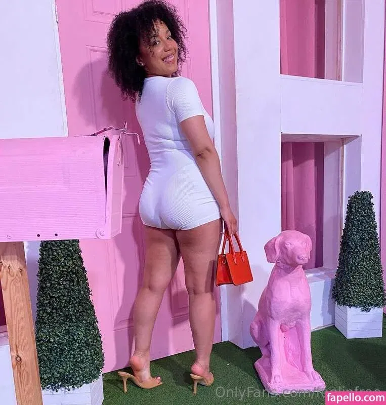 Feelinfree Onlyfans Photo Gallery 