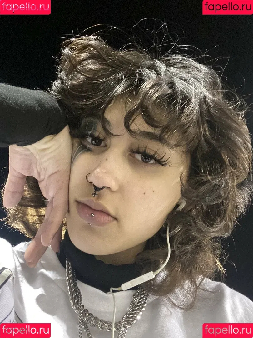 Suedmza Onlyfans Photo Gallery 