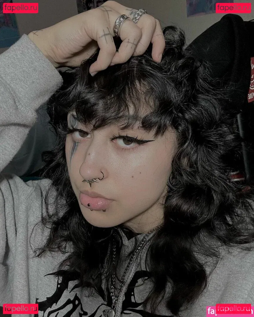 Suedmza Onlyfans Photo Gallery 