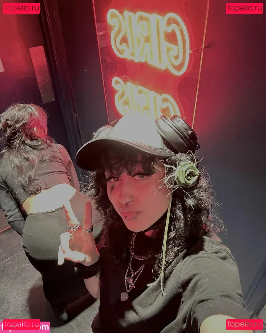 Suedmza Onlyfans Photo Gallery 