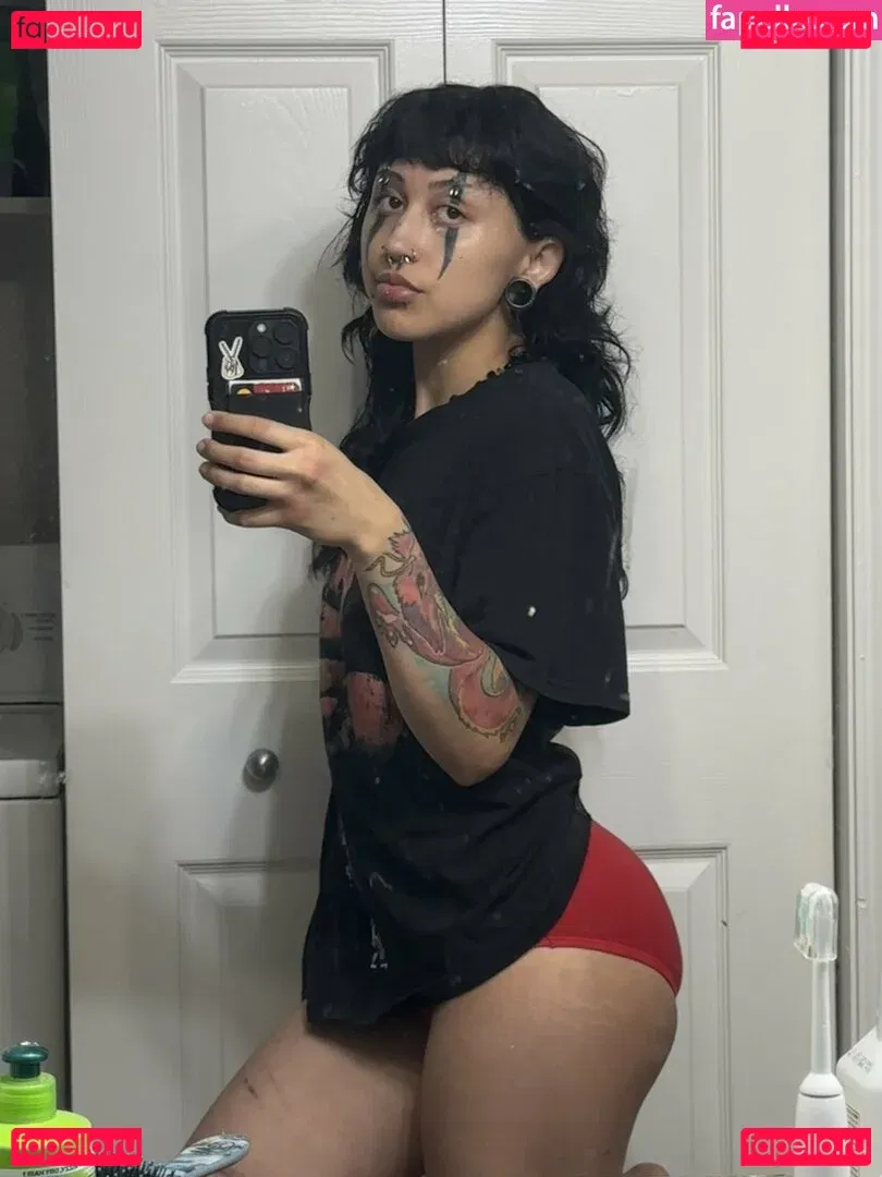 Suedmza Onlyfans Photo Gallery 