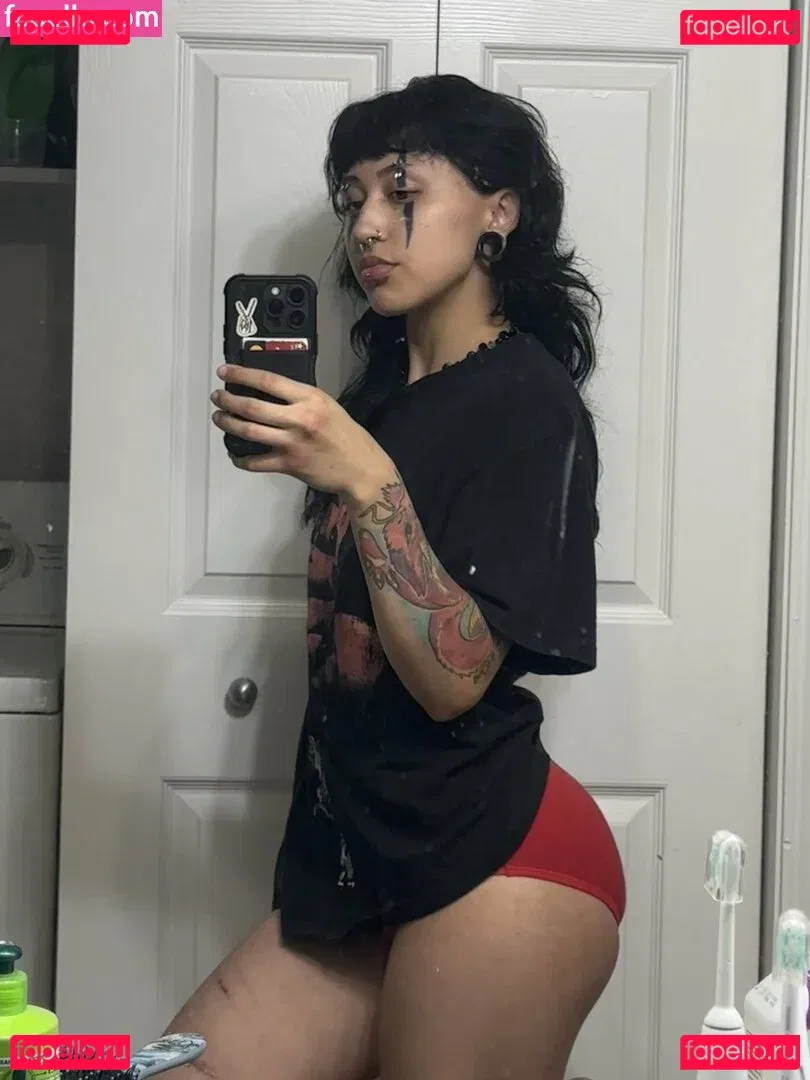 Suedmza Onlyfans Photo Gallery 