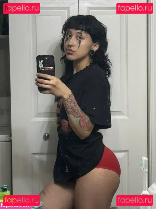 Suedmza Onlyfans Photo Gallery 