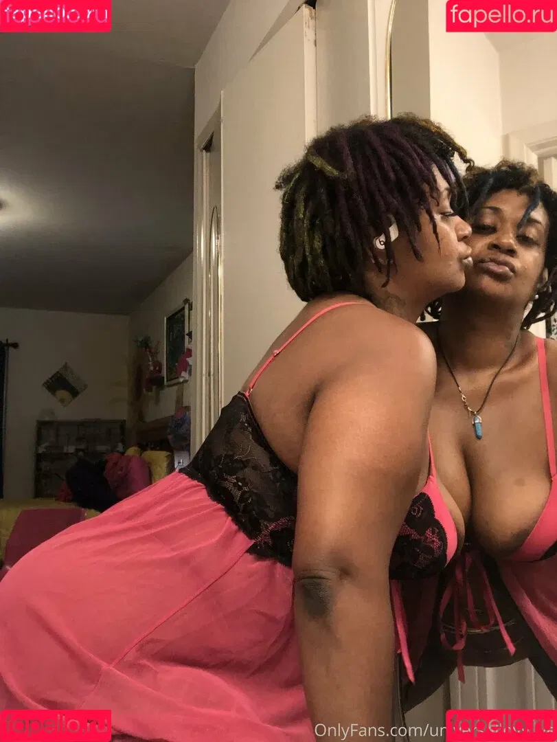 universallovvvve Onlyfans Photo Gallery 