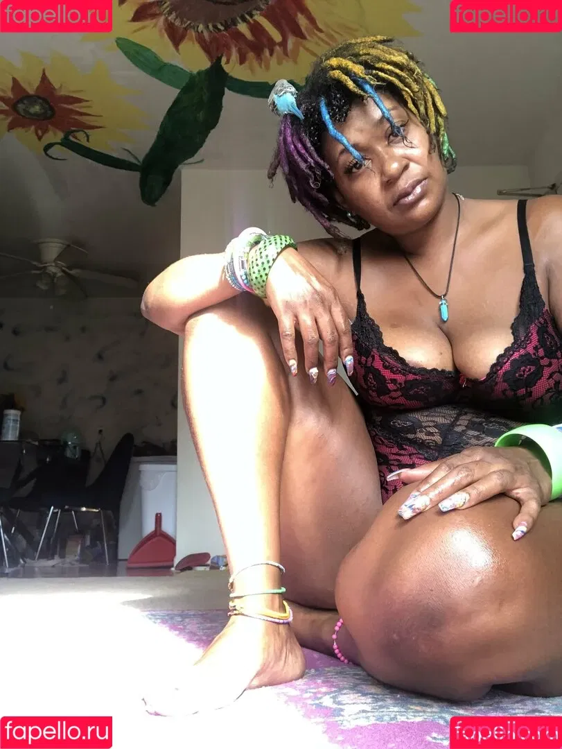 universallovvvve Onlyfans Photo Gallery 