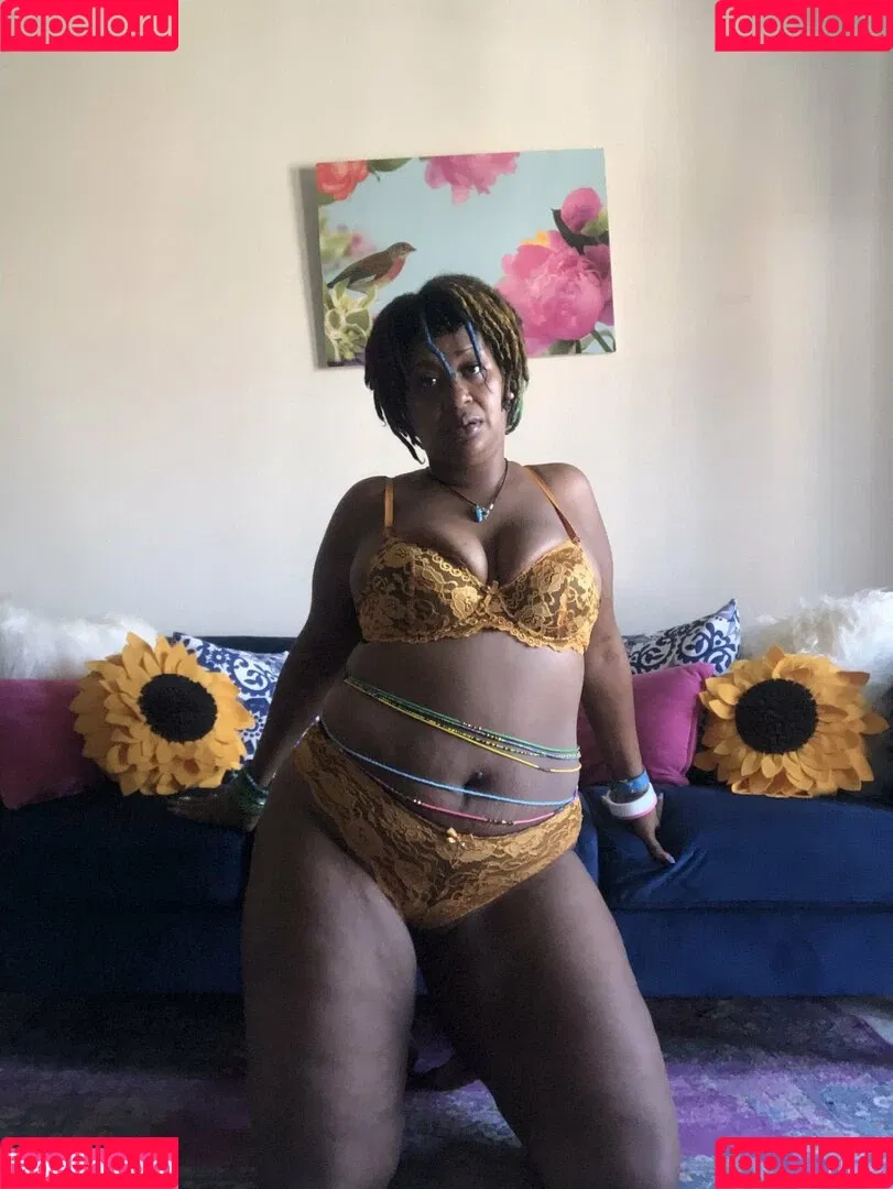 universallovvvve Onlyfans Photo Gallery 