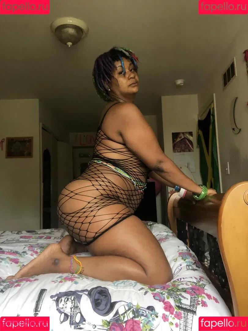 universallovvvve Onlyfans Photo Gallery 