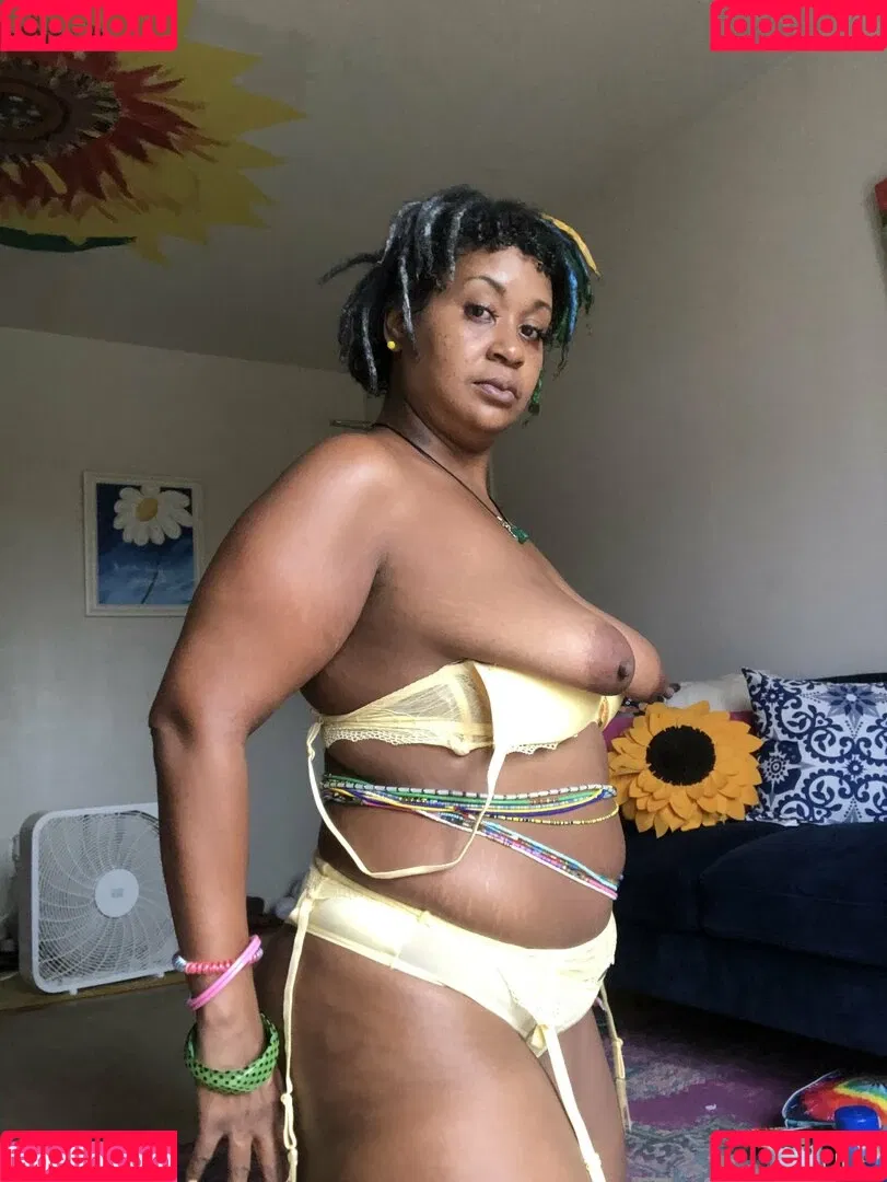 universallovvvve Onlyfans Photo Gallery 