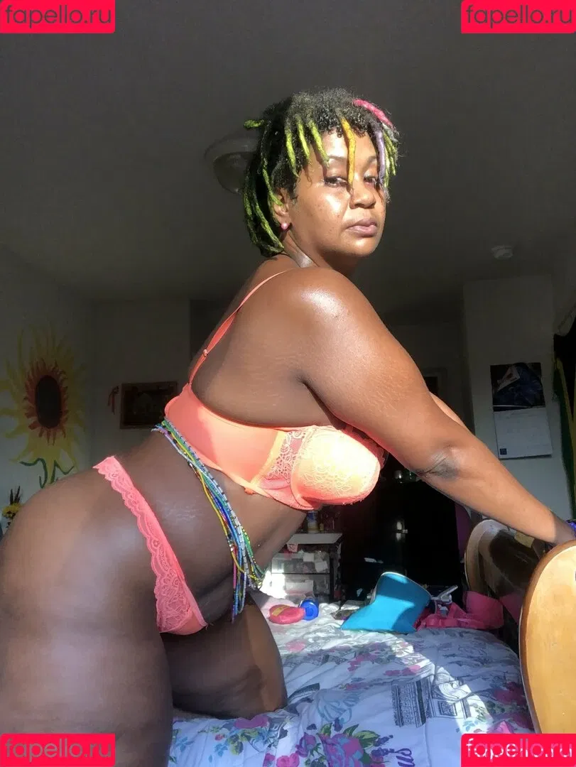 universallovvvve Onlyfans Photo Gallery 