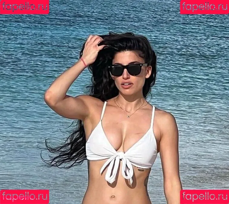 Tania Raymonde Onlyfans Photo Gallery 