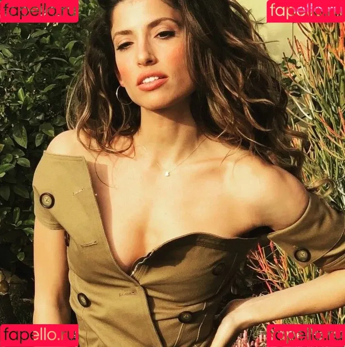 Tania Raymonde Onlyfans Photo Gallery 