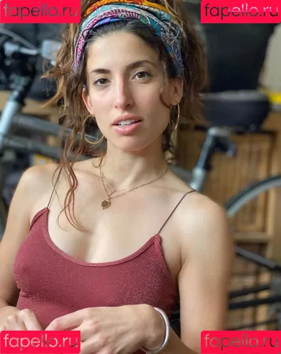Tania Raymonde Onlyfans Photo Gallery 