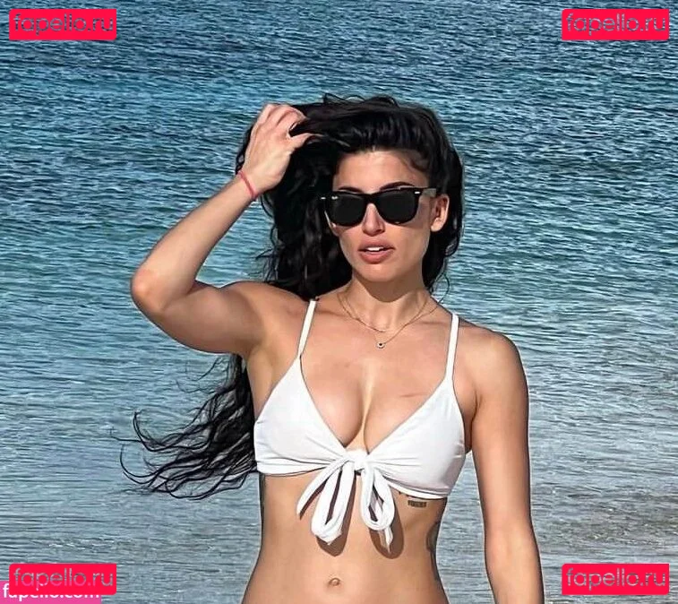 Tania Raymonde Onlyfans Photo Gallery 