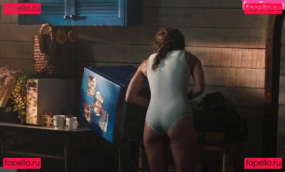 Tania Raymonde Onlyfans Photo Gallery 