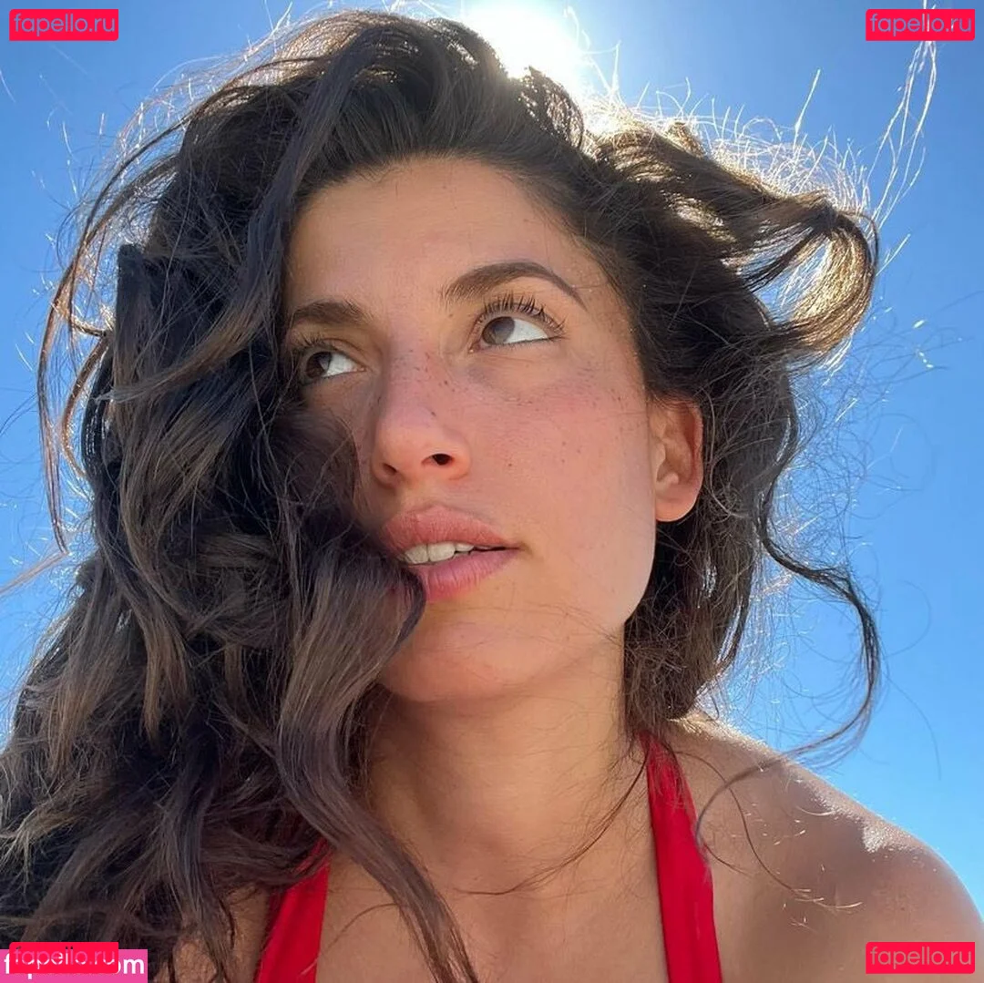 Tania Raymonde Onlyfans Photo Gallery 