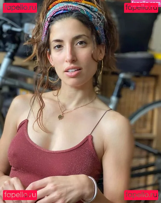 Tania Raymonde Onlyfans Photo Gallery 
