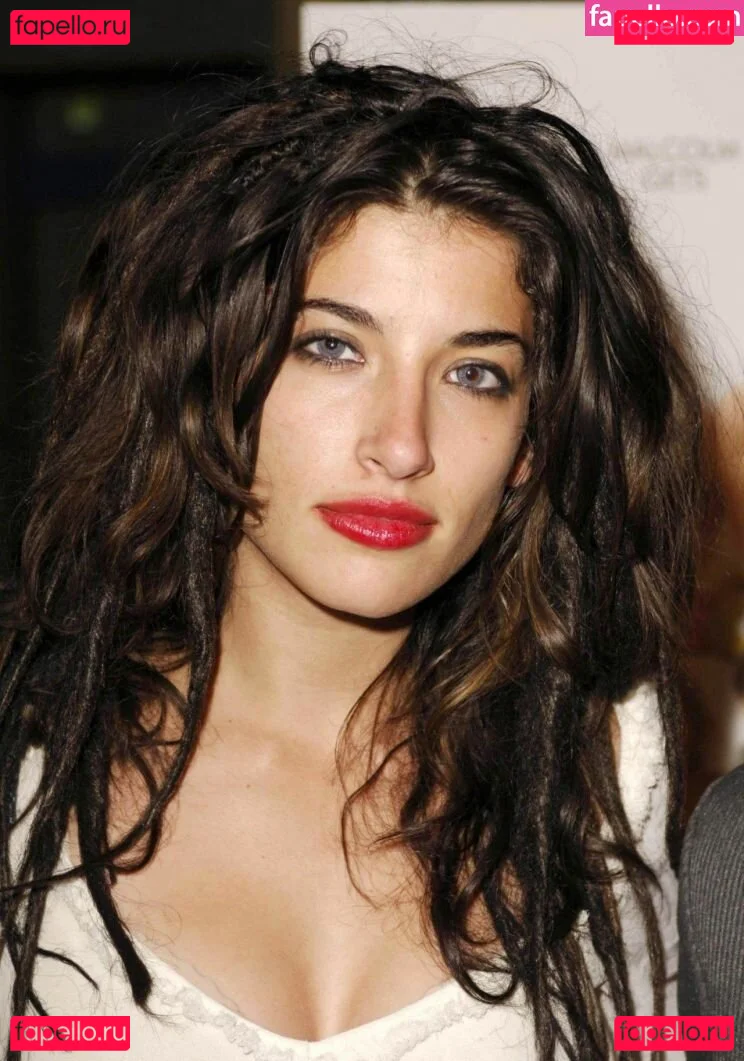 Tania Raymonde Onlyfans Photo Gallery 