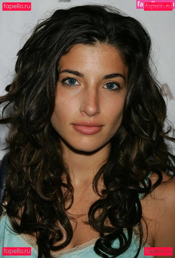 Tania Raymonde Onlyfans Photo Gallery 