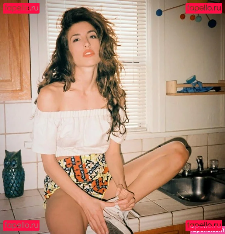 Tania Raymonde Onlyfans Photo Gallery 