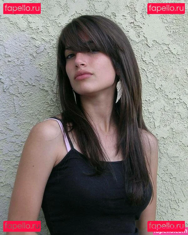 Tania Raymonde Onlyfans Photo Gallery 